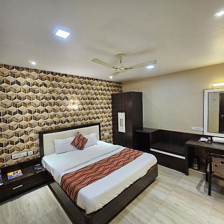 ורנאסי Royal Guest House מראה חיצוני תמונה
