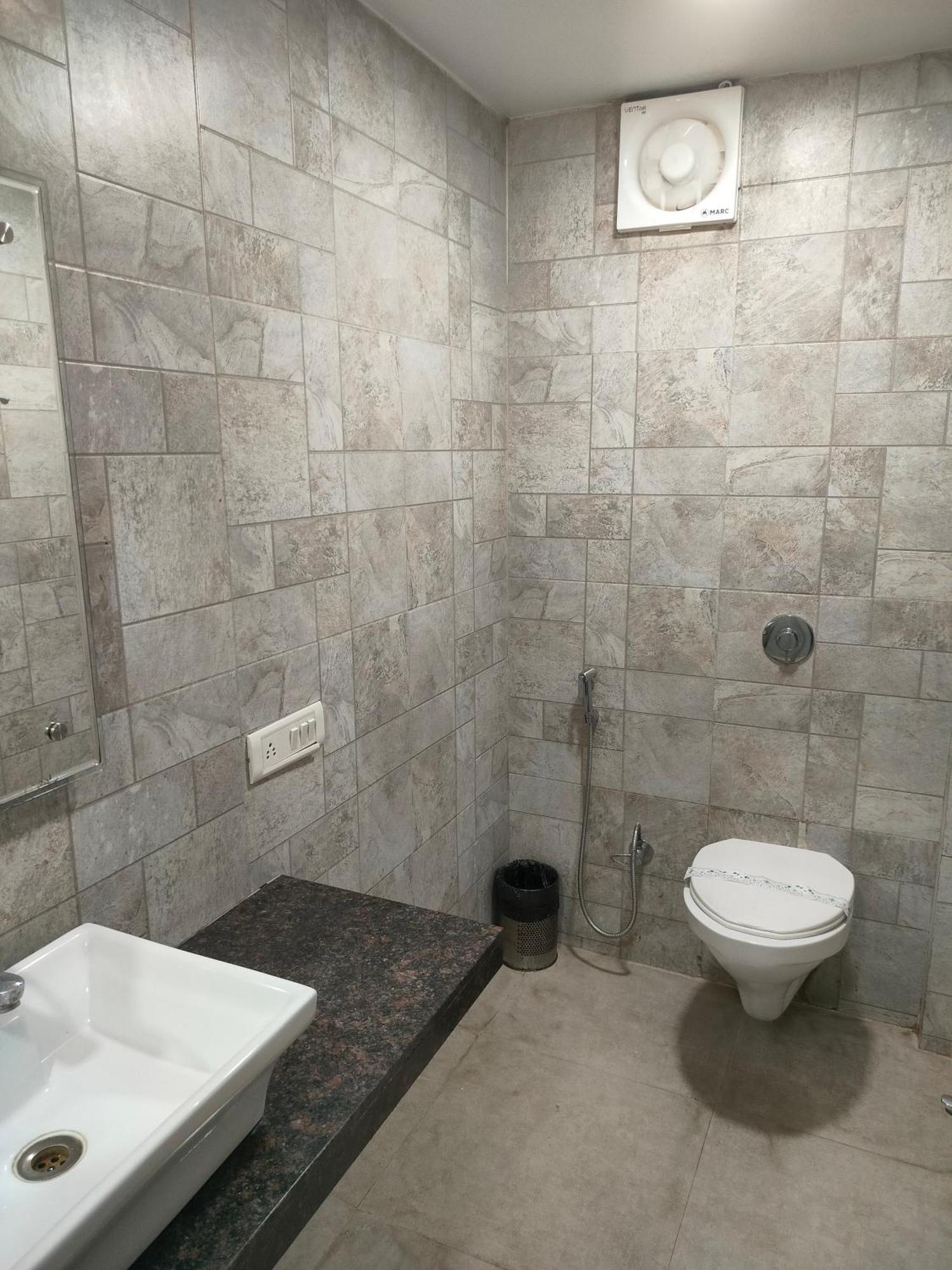 ורנאסי Royal Guest House מראה חיצוני תמונה