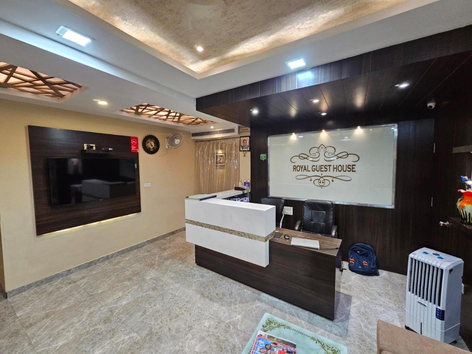 ורנאסי Royal Guest House מראה חיצוני תמונה